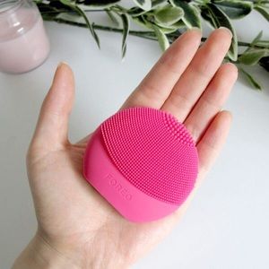 NIOB - Foreo Luna Play Plus Electronic Silicon Cleanser - Fuchsia